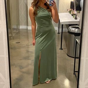 Worn once; good condition; altered to height 57.5”; size small. Very comfy!